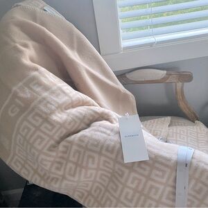 GIVENCHY BLANKET